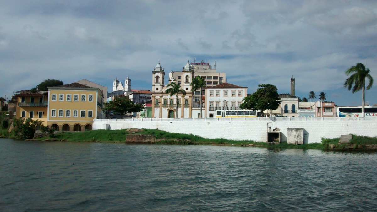 O conjunto arquitetônico de Penedo é um verdadeiro museu a céu aberto. Entre as principais atrações está a Igreja Nossa Senhora da Corrente, construída em 1765 e decorada com azulejos portugueses e altar folheado a ouro. 