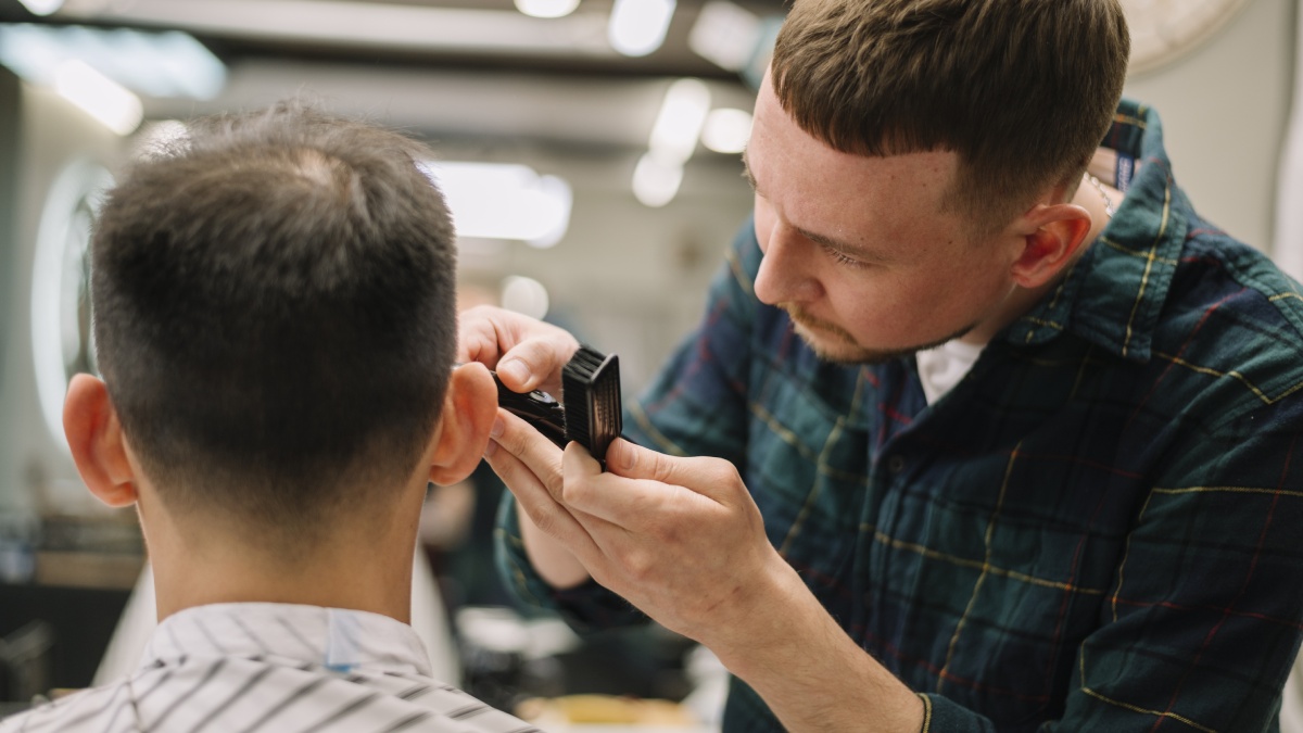 Para alguns britânicos, romper com o cabeleireiro é mais difícil do que terminar um relacionamento amoroso uma prova de que, às vezes, o corte de cabelo envolve muito mais do que aparência. Fotos: Freepik