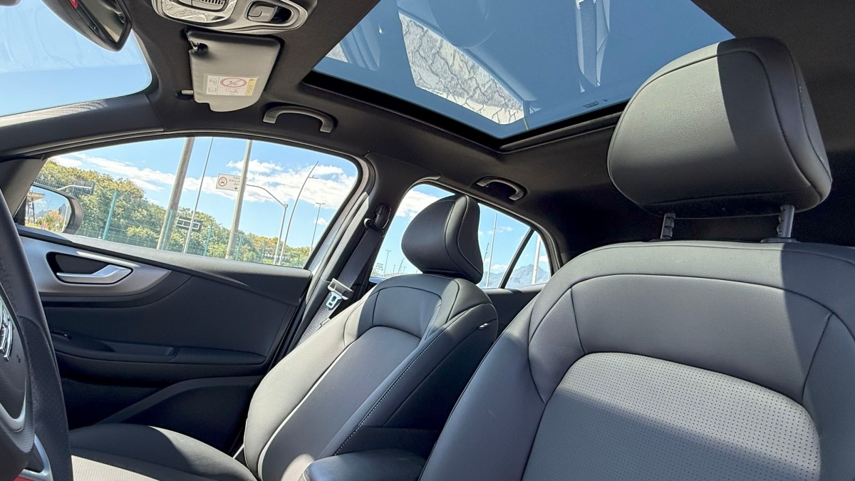 Espaço interno é adequado para quatro adultos, com mais espaço na parte dianteira. /Fotos: João Buffon/AutoMotrix