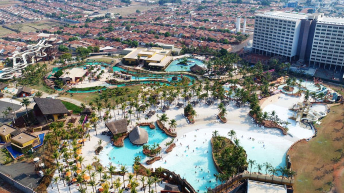 Hot Beach Parques & Resort: considerado um dos mais visitados da América Latina, o parque ocupa 80.000 metros quadrados e reúne mais de 15 atrações. Foto: Divulgação