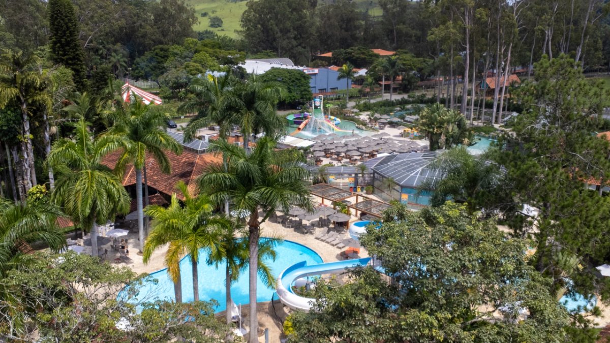 Hotel Fazenda Mazzaropi: o parque aquático se destaca com piscina infantil, cinco escorregadores e o tradicional balde gigante. Um dos grandes atrativos é o rio lento de 130 metros de extensão. Foto: Divulgação