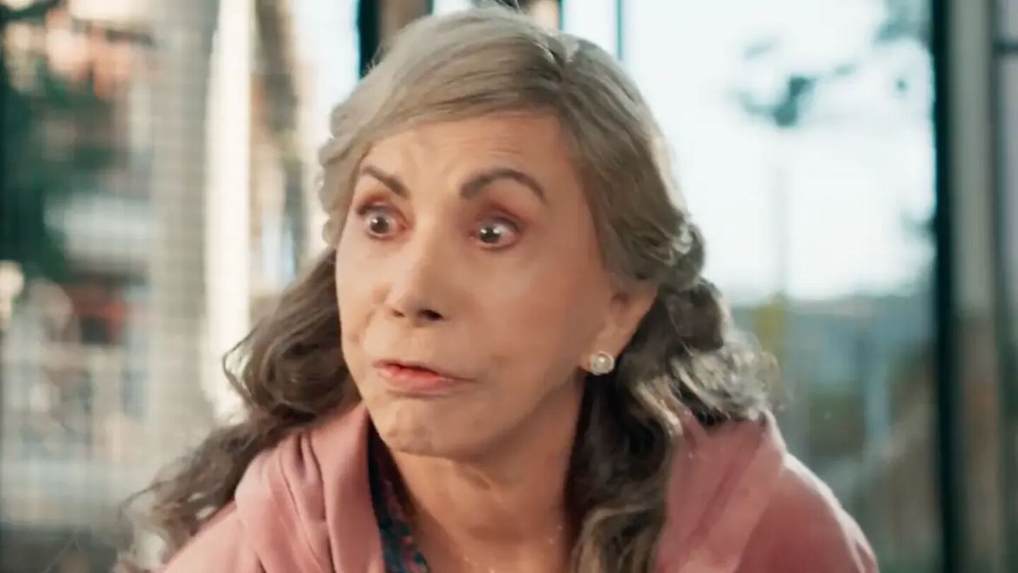Abalada com as palavras duras da filha, Josefa decidirá ir embora de casa, em desespero. 'Minha filha quer me matar!', gritará, antes de atravessar a rua e ser atropelada.