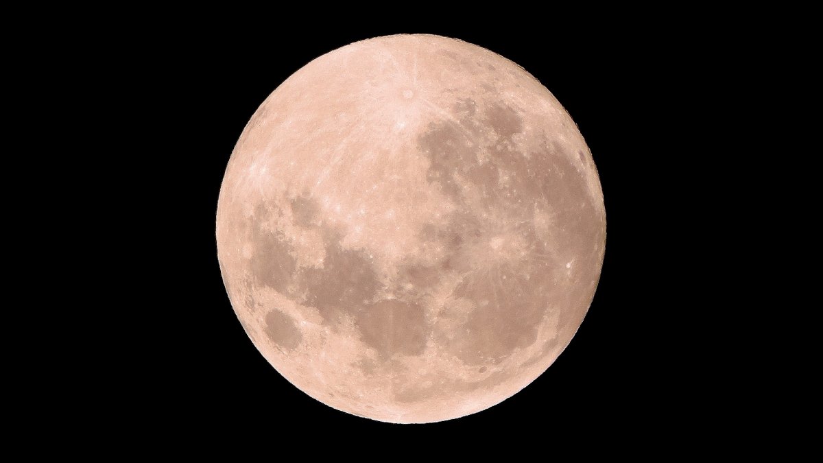 Astrônomos descobriram o 2025 PN7, um asteroide que viaja em sintonia com a Terra e cria a ilusão de uma segunda lua (Foto: EDI GALVANI ULIANO/Wikimedia Commons)