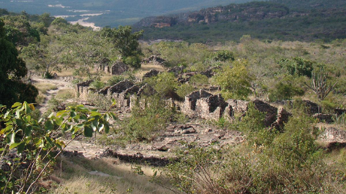 Ruínas datam da época do ciclo do diamante. Imagem: Otávio Nogueira/Wikimedia Commons
