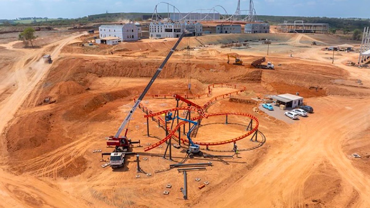 Anunciado oficialmente em 2024, projeto prevê um investimento de cerca de R$ 2 bilhões e ocupará aproximadamente 900 mil metros quadrados (m²) de área total.