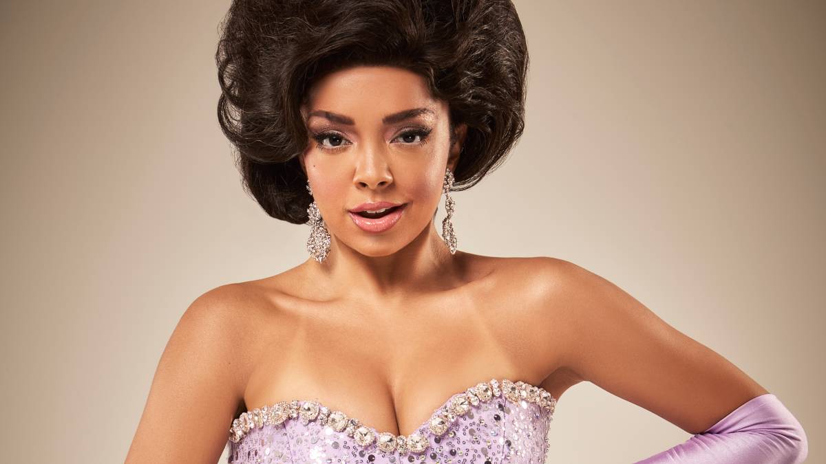 Laura Castro, de apenas 22 anos, entrou para a história do teatro musical brasileiro ao se consagrar como a atriz mais jovem a vencer o Prêmio Bibi Ferreira.