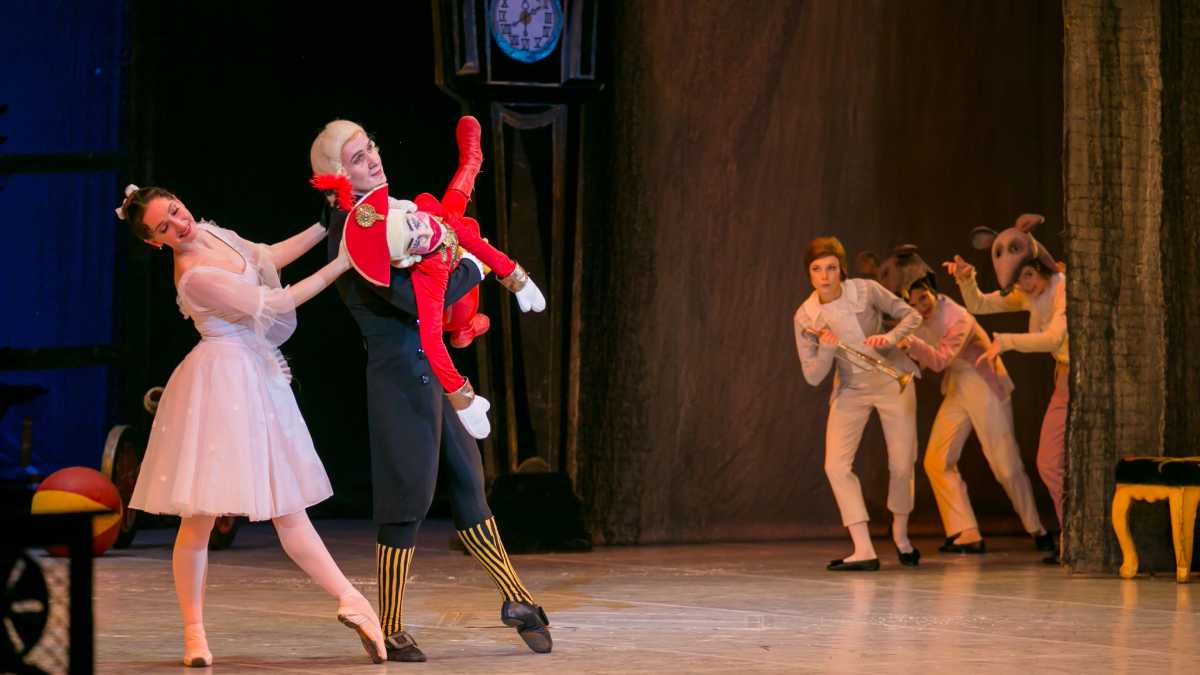 Alexander Volchkov, premier do Ballet Bolshoi de Moscou, e Maria Tomilova, do Ballet Grigorovich, sob a direção artística de Kirill Safin, estrela do Ballet Mariinsky, se unirão a um elenco de 24 bailarinos.