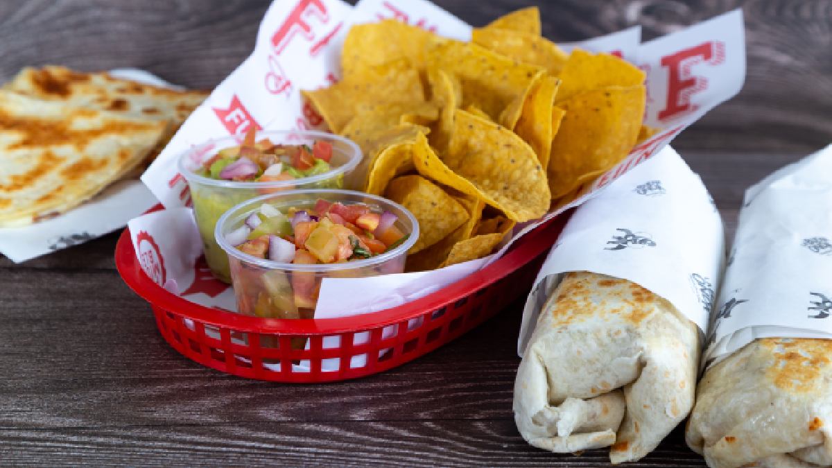 Serão mais de 120 tendas e food trucks, 100 artistas e ambiente pet friendly. Foto: Divulgação/La Buena Onda Gastronomia