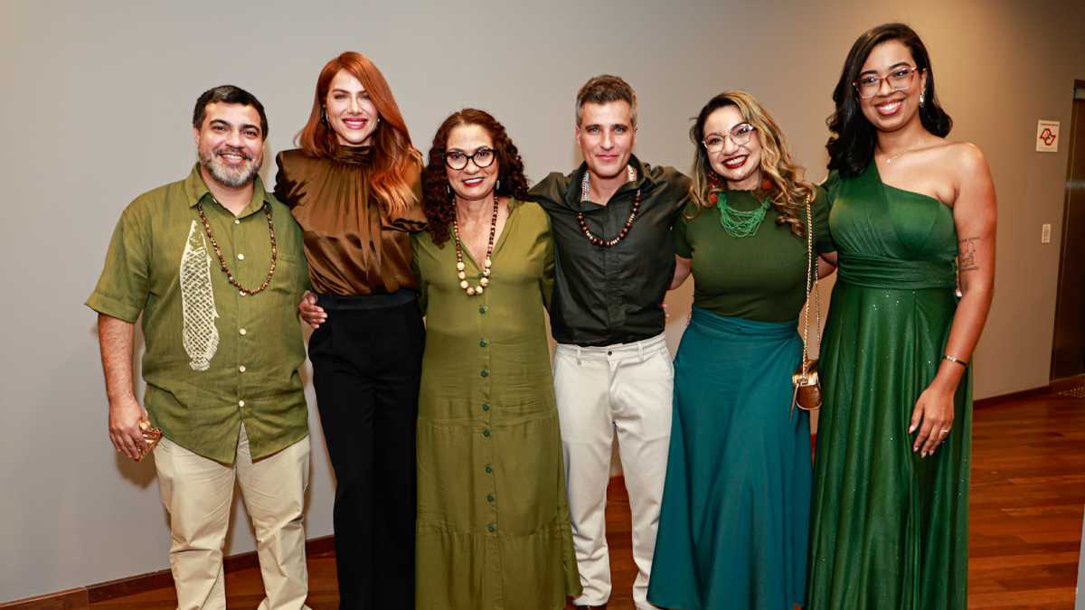 Cerimônia reuniu familiares, como a viúva Ilzamar Mendes e os filhos Elenira, Sandino e Ângela Mendes, presidente do Comitê Chico Mendes, além de ativistas. Fotos: Van Campos/AgNews