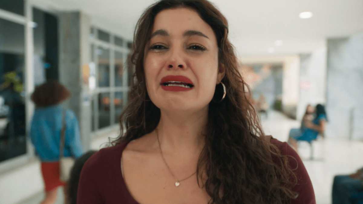 Quando descobrir a situação, Gerluce iniciará uma verdadeira luta para encontrar a menina; Samira aparecerá pela primeira vez durante uma ação beneficente de Ferette. Fotos: Reprodução/TV Globo