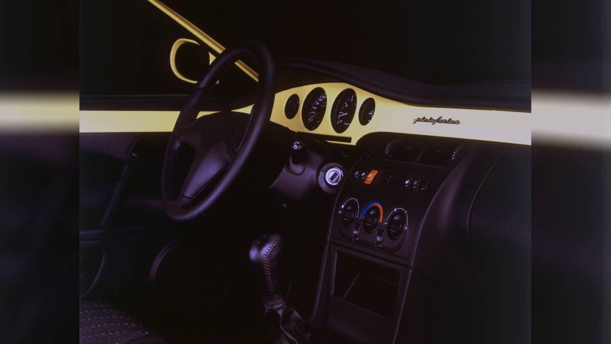 Interior do carro tinha assinatura Pininfarina, já o exterior foi totalmente desenhado pelo design Chris Bangle, do Centro Stile Fiat | Divulgação/Fiat