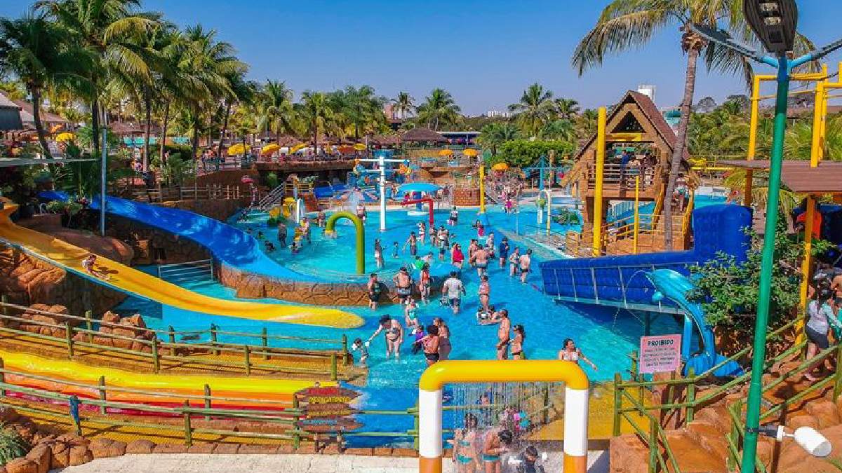 Thermas dos Laranjais fica localizado em Olímpia, conhecida como a "Orlando Brasileira".