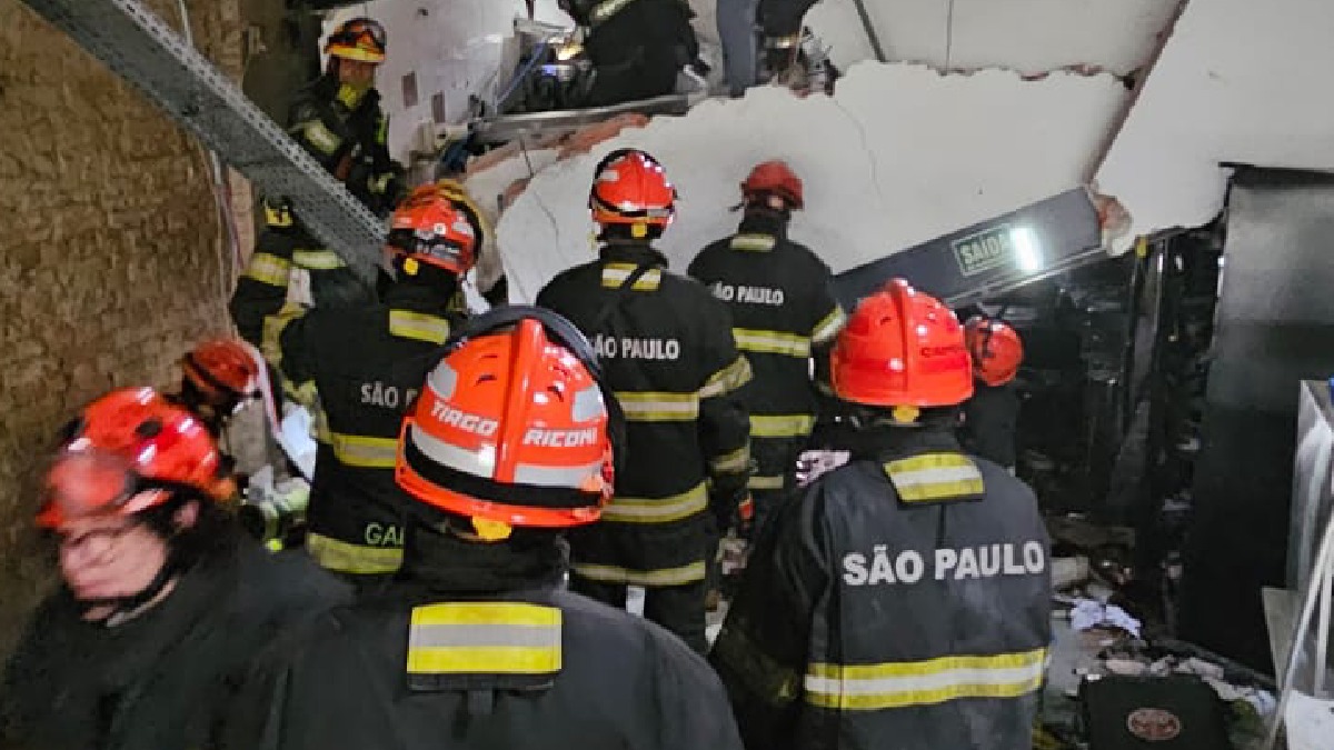 Cerca de 40 bombeiros e 10 viaturas, além de equipes da Polícia Civil, Polícia Militar, Defesa Civil e do Serviço de Atendimento Móvel de Urgência (Samu) atuaram na ocorrência.  Fotos: Reprodução/Corpo de Bombeiros