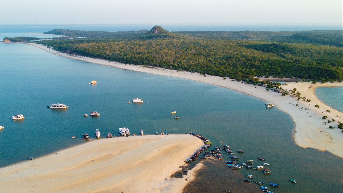 Conhecida como o "Caribe Brasileiro", a região se destaca pelas praias de água doce formadas às margens do rio Tapajós. Foto: Augusto Miranda/Ag. Pará