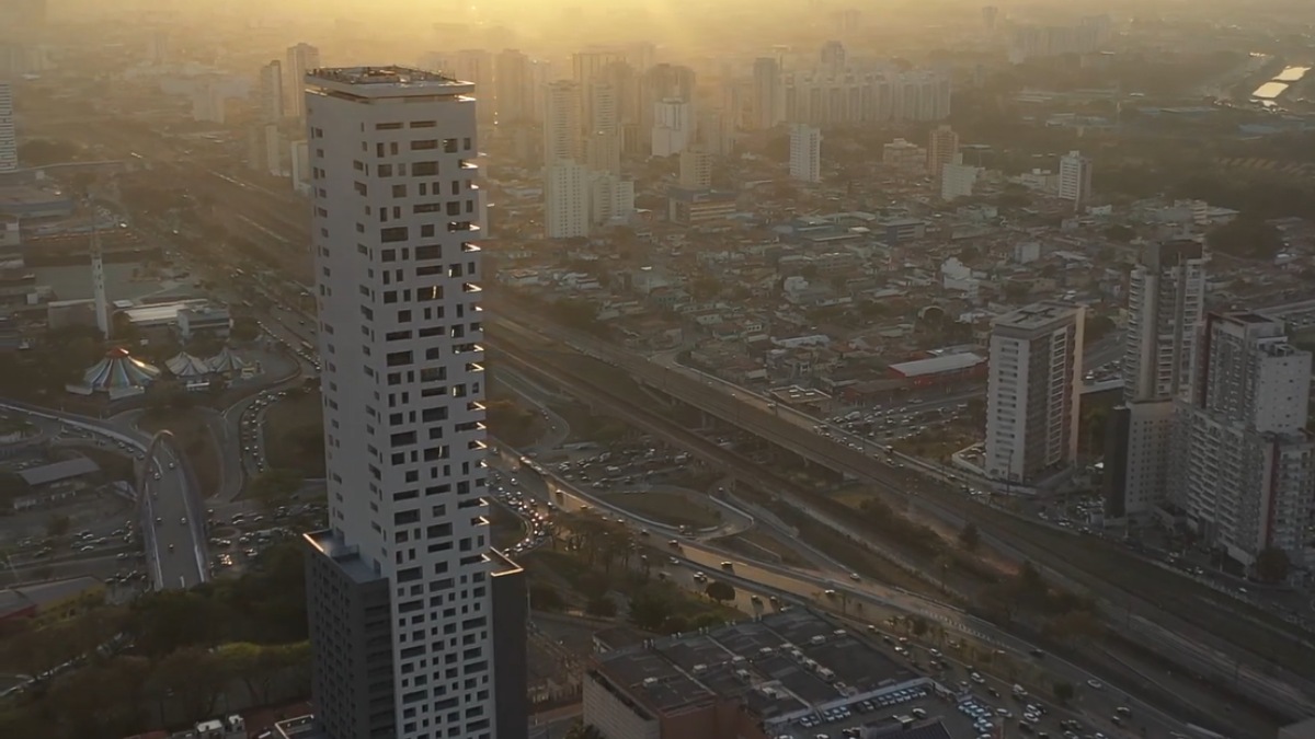 O projeto é assinado pela Porte Engenharia em parceria com o escritório Königsberger Vannucchi Arquitetos e faz parte do chamado "Eixo Platina", plano de reurbanização idealizado para transformar o Tatuapé em um polo de desenvolvimento humano, urbano e econômico.