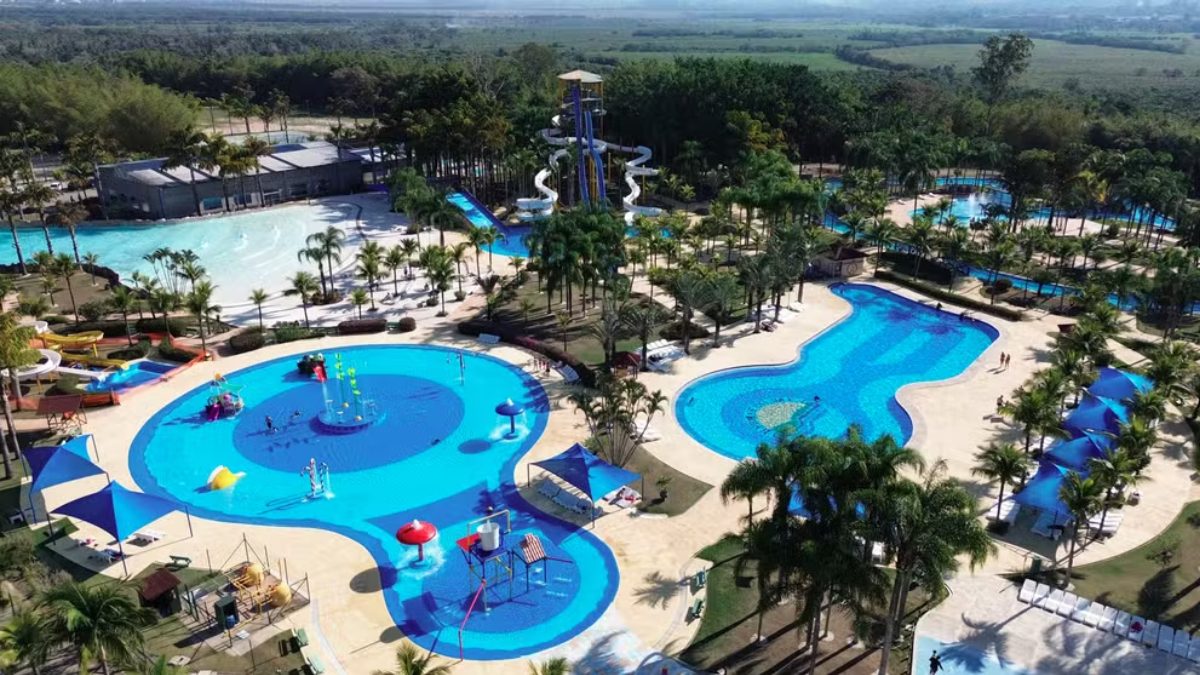 Thermas do Vale dispõe de 200 mil m² e conta com 14 piscinas, toboáguas, churrasqueiras, quadras esportivas e academia. /Fotos: Divulgação