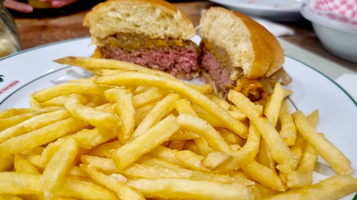 O Pastrami Sandwich, Truffle Mac & Cheese e as novas categorias de Steaks e Burger também se destacam no cardápio.