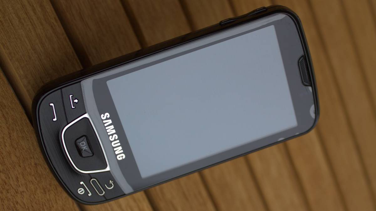 O Samsung i7500 Galaxy foi anunciado em abril de 2009 e disponibilizado para venda em junho de 2009. Ele foi o primeiro smartphone da Samsung a usar o sistema operacional Android. Foto: Wikimedia Commons