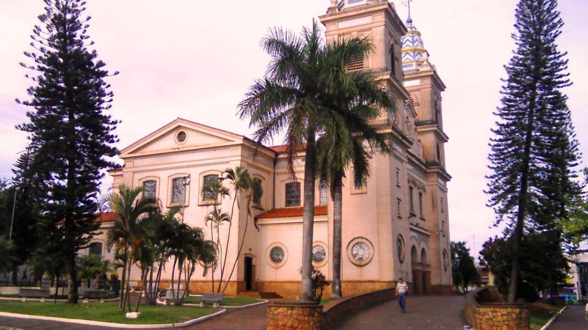 Porto Ferreira Cerâmica Artística: a 242 km de São Paulo, Porto Ferreira é referência nacional em cerâmica artística e utilitária. São 300 lojas com peças para decoração, móveis e artesanato. Foto: Wikimedia Commons/Luiz Carlos Cappellano