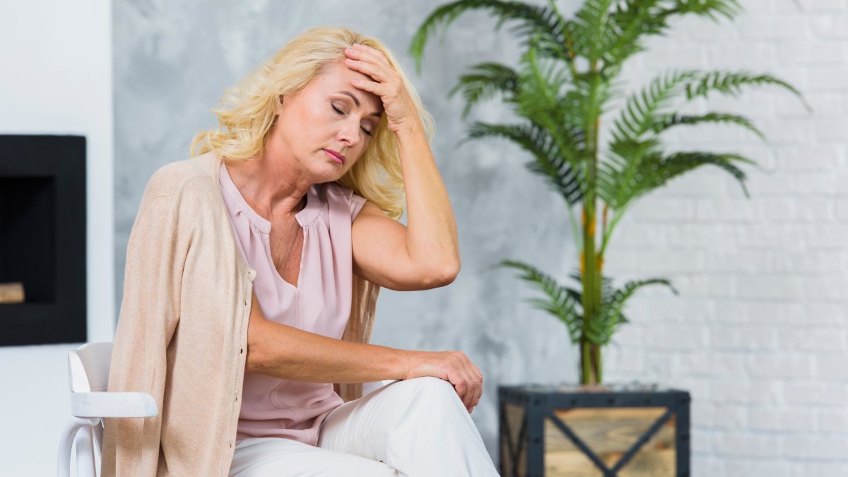 Com dieta anti-inflamatória, sono adequado e exercícios, é possível viver a menopausa com mais energia, equilíbrio e bem-estar (Fotos: Freepik)