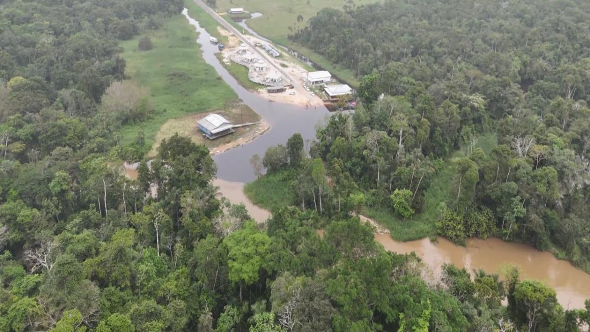 A paisagem, isolada e de difícil acesso, preserva um ecossistema intocado que se manteve protegido, em parte, justamente por causa de sua distância dos grandes centros urbanos (Fotos: Youtube/Reprodução)