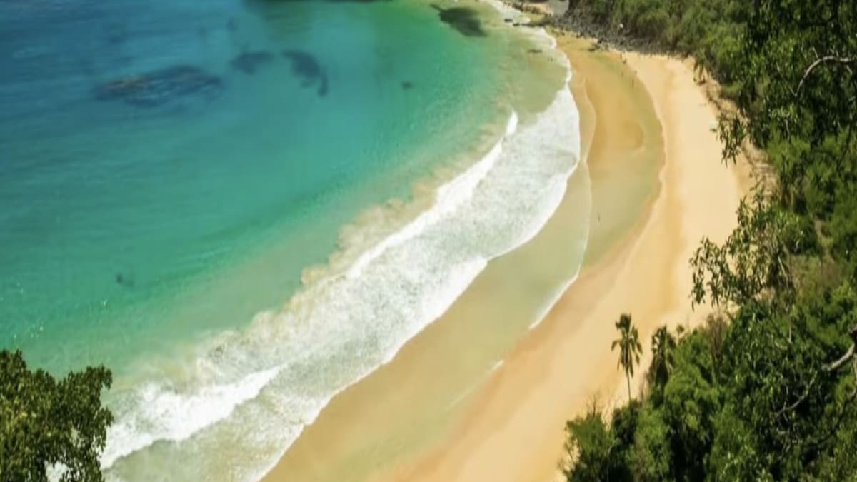 A Baia do Sancho, em Fernando de Noronha já foi eleita melhor praia do mundo diversas vezes - reprodução/ YouTube