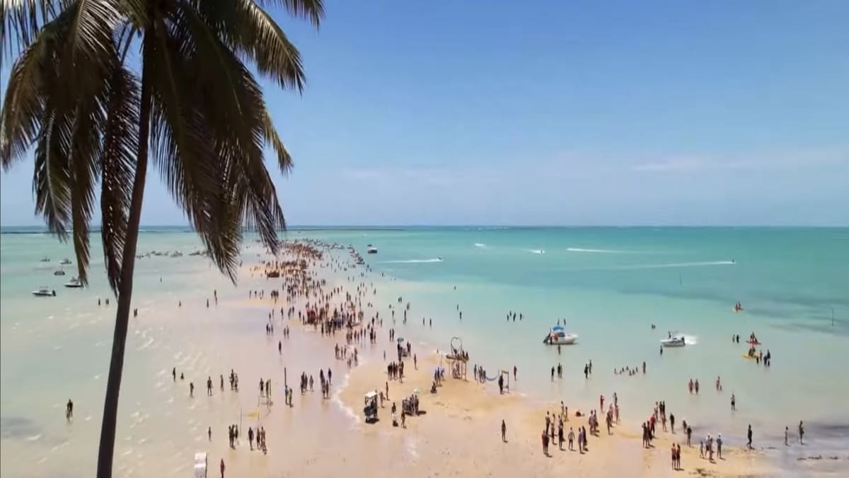 Há diversas praias dignas de cartão postal espalhadas pelo País - Reprodução/ YouTube