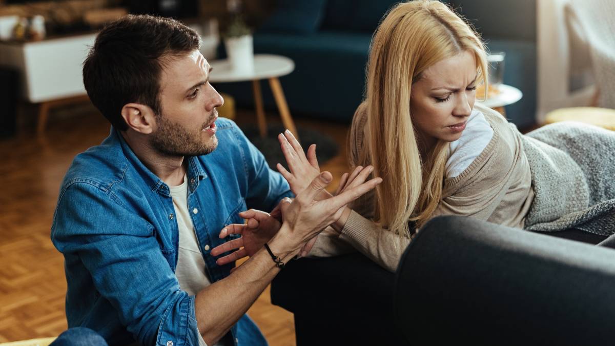 Tenham coragem para conversar "Não posso falar sobre isso com você" Casais que confiam um no outro conversam sobre tudo, até sobre o que dói. Eles sabem que serão respeitados, mesmo no desacordo. Como substituir: "Eu sei que posso te contar qualquer coisa," ou "Obrigada por me amar, mesmo quando é difícil."