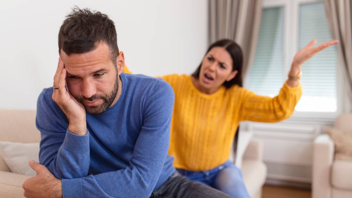 Abrace a mudança mútua "Eu nem te reconheço mais" Todos mudamos com o tempo. Em vez de ver a evolução do parceiro como problema, encare-a como oportunidade de crescimento conjunto. Como substituir: "Eu não sabia disso sobre você," ou "Mesmo depois de todo esse tempo, ainda estou aprendendo sobre você. Adoro isso."