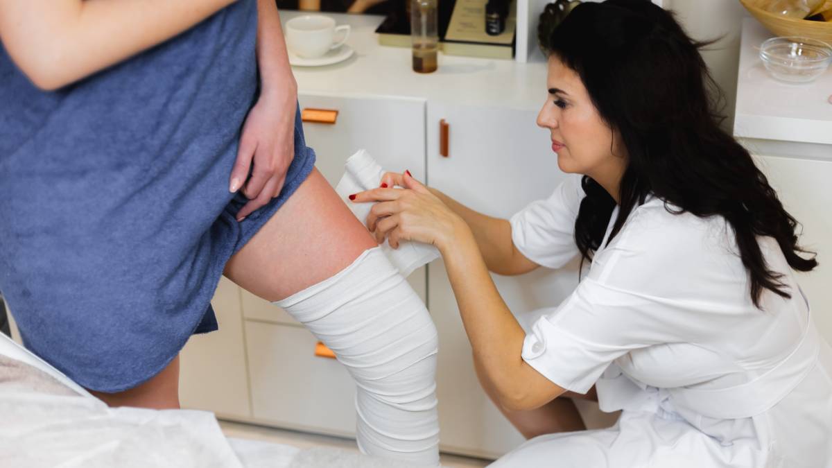 O enxerto consiste na transferência de um tecido sem seu suprimento sanguíneo original, exigindo que novos vasos se formem no receptor. Já o transplante pode envolver tecidos ou órgãos com, ou sem vascularização preservada.