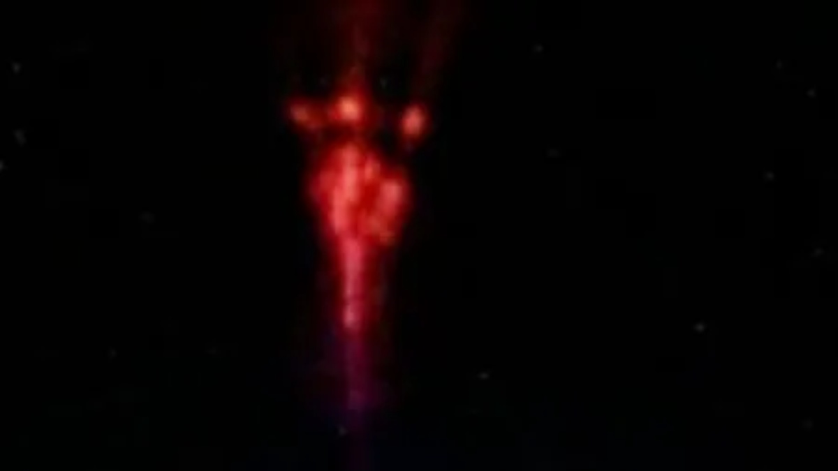 Um astronauta registrou da Estação Espacial Internacional um raro "duende vermelho", fenômeno luminoso que surge acima das tempestades e escapa aos olhos na Terra (Foto: Divulgação ESA/DTU/ A. Mogensen)