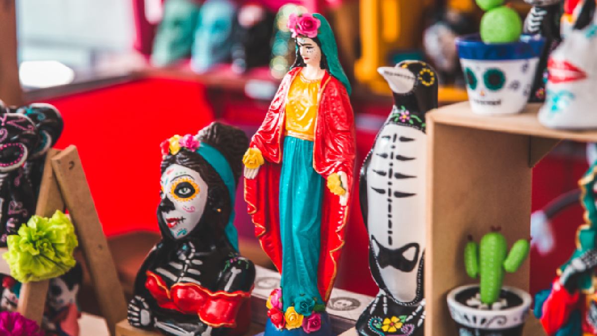 Evento ocupará toda a área do Memorial reunindo gastronomia, música, concursos, maquiagem típica, luta mexicana, espaço infantil e exposição de altares. Foto: Divulgação