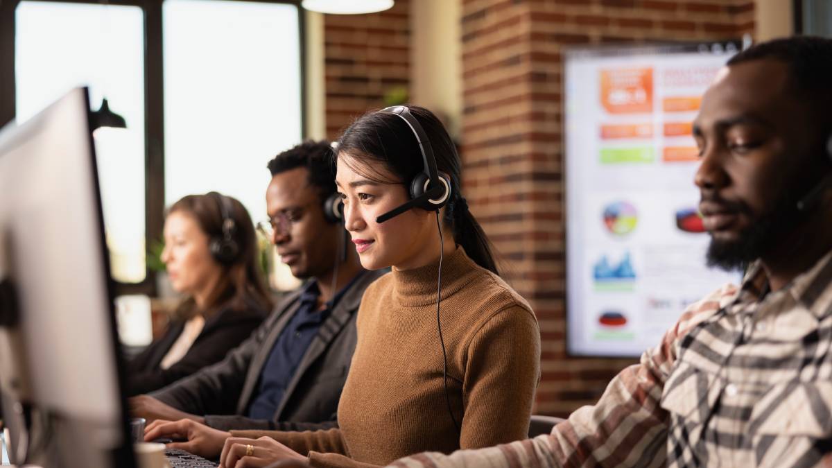 Milhares de pessoas em todo o país relatam o recebimento de ligações automáticas várias vezes ao dia, uma prática abusiva condenada pelo governo brasileiro. A Agência Nacional de Telecomunicações (Anatel) disponibiliza a ferramenta "Não Me Perturbe" para mitigar o problema, permitindo o bloqueio de empresas de telemarketing. Fotos: Freepik