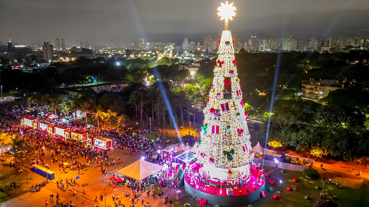 Santos também terá a 13ª edição da Parada de Natal do Shopping Parque Balneário. Foto: Edson Lopes Jr./Secom