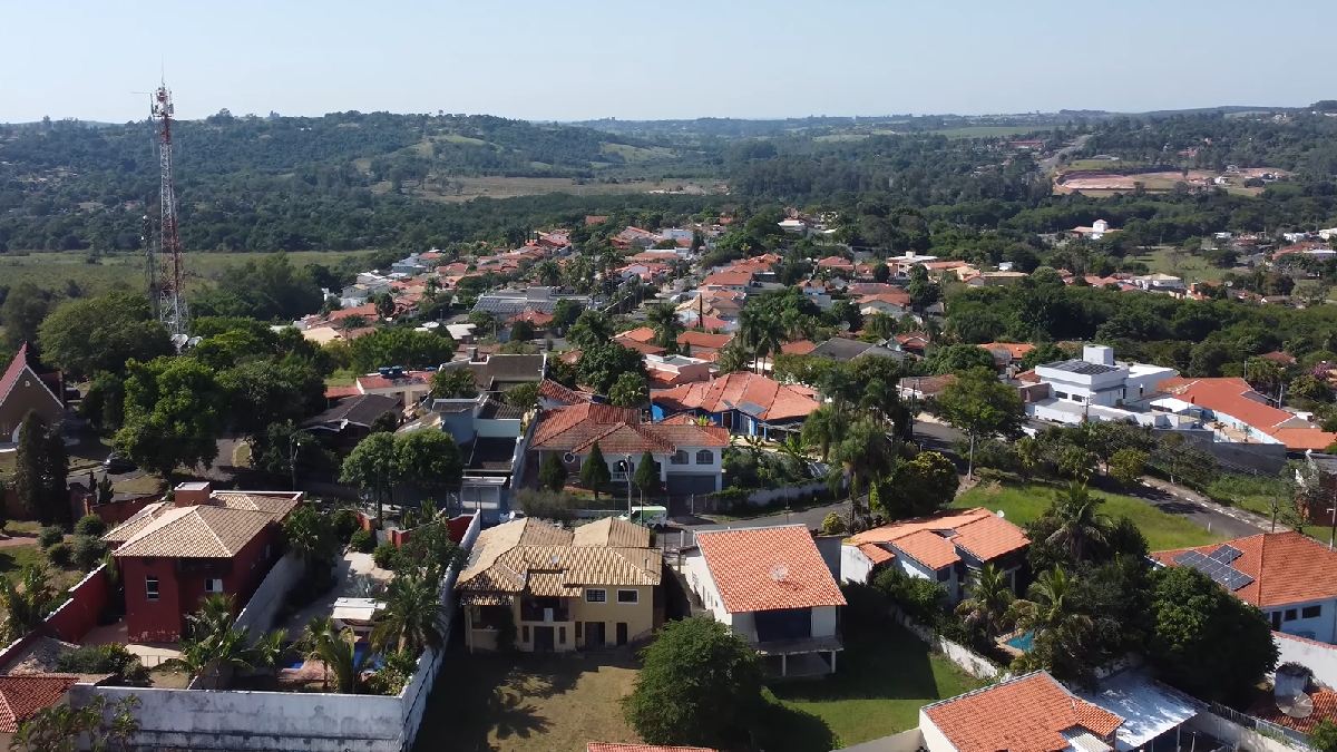 Águas de São Pedro é um refúgio calmo e florido com águas termais terapêuticas e nota 70,51 no Índice de Progresso Social | Reprodução YouTube | DRONE 4K