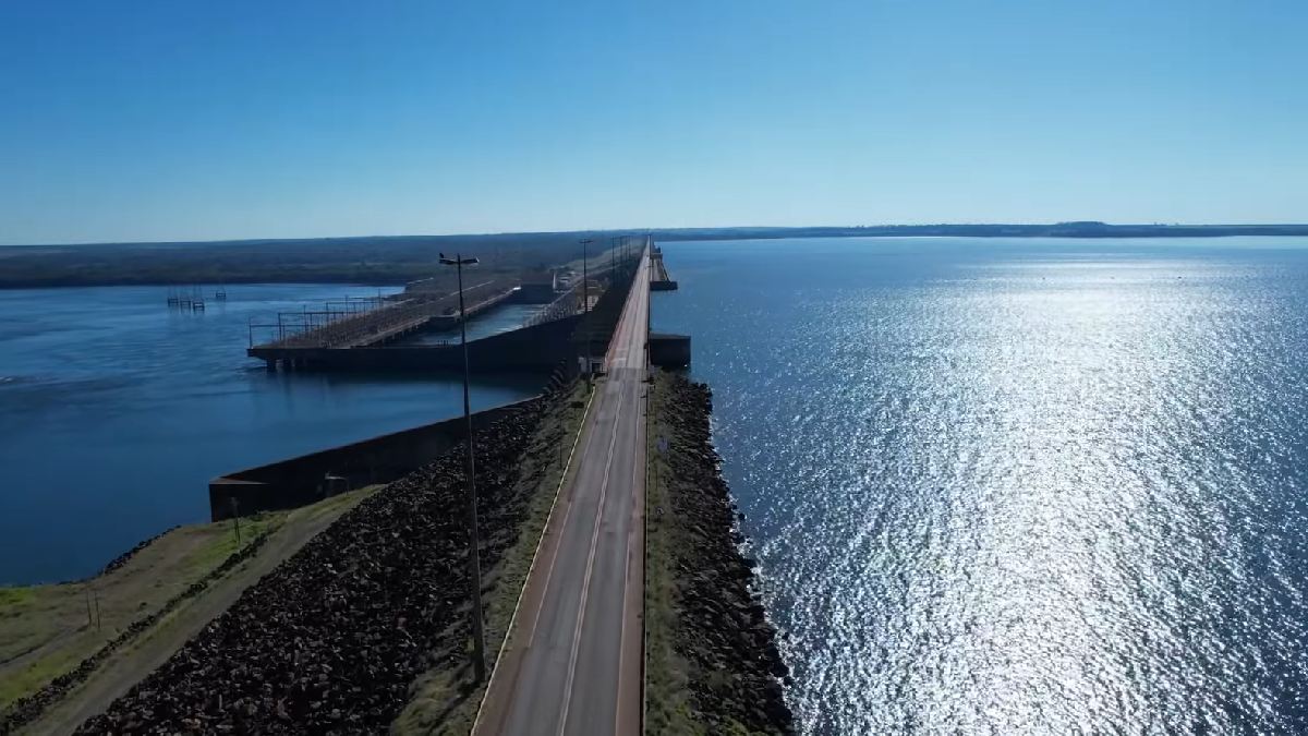 Ilha Solteira é uma cidade planejada ao redor da usina hidrelétrica, com forte estrutura pública, bom saneamento e rede de saúde de destaque | Reprodução YouTube | SKY VIEW