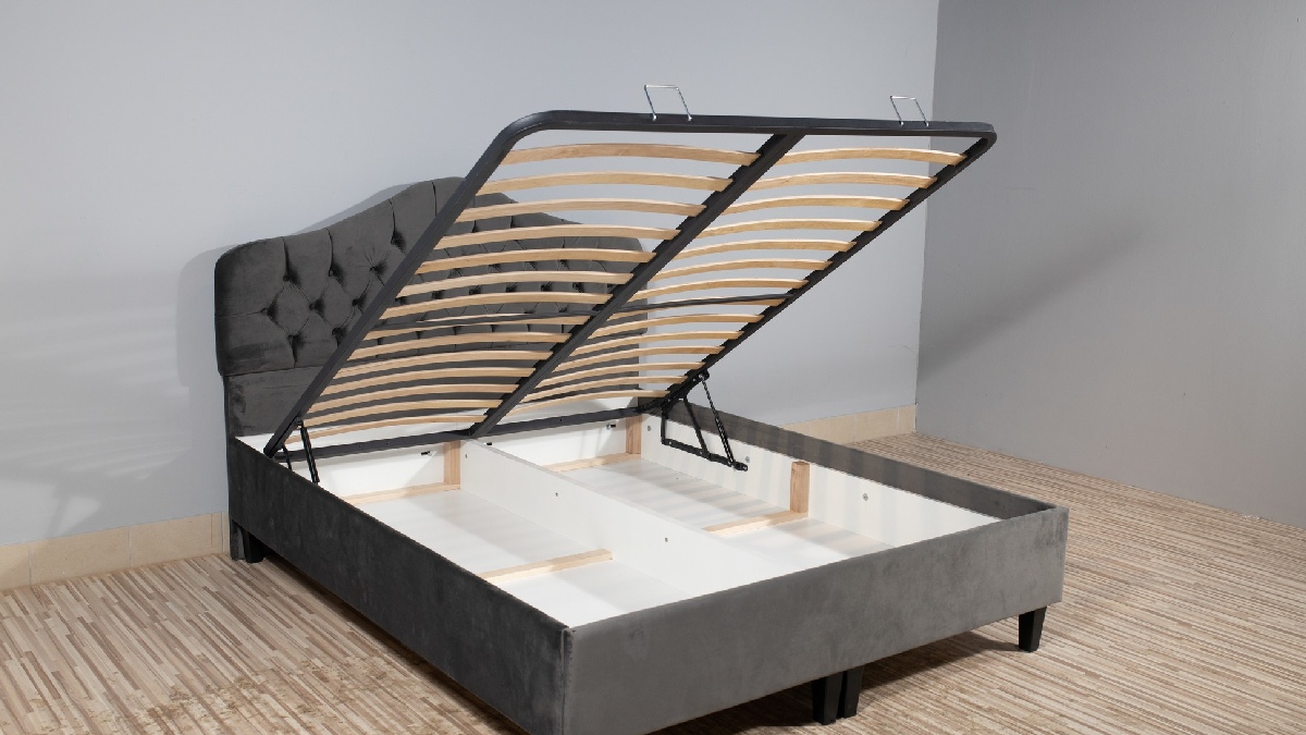 Camas-baú com sistema hidráulico, ideais para guardar itens volumosos sem precisar deixar pela casa, e as retráteis de parede, muito usadas em estúdios e quitinetes, também são opções chamativas - (Wirestock/Freepik)