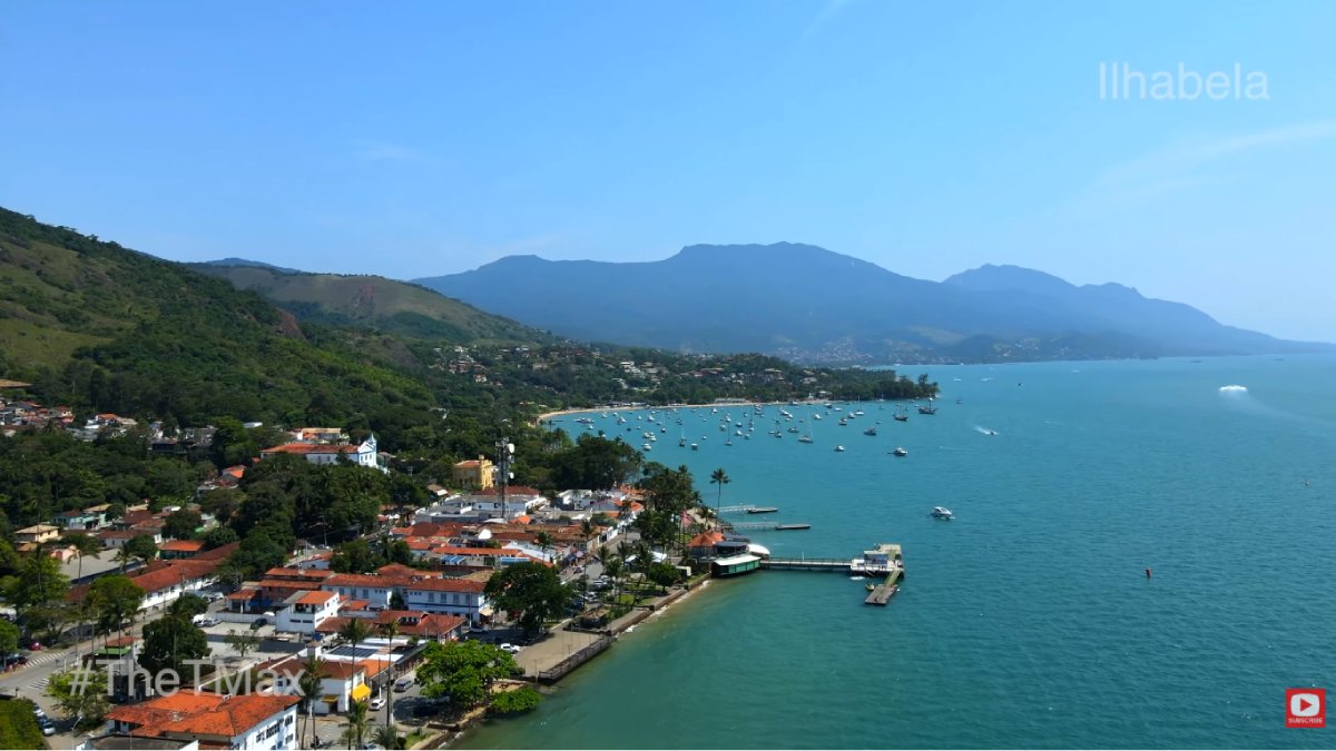 No primeiro dia, o passeio passa pelas praias do norte e termina com uma caminhada pela Vila