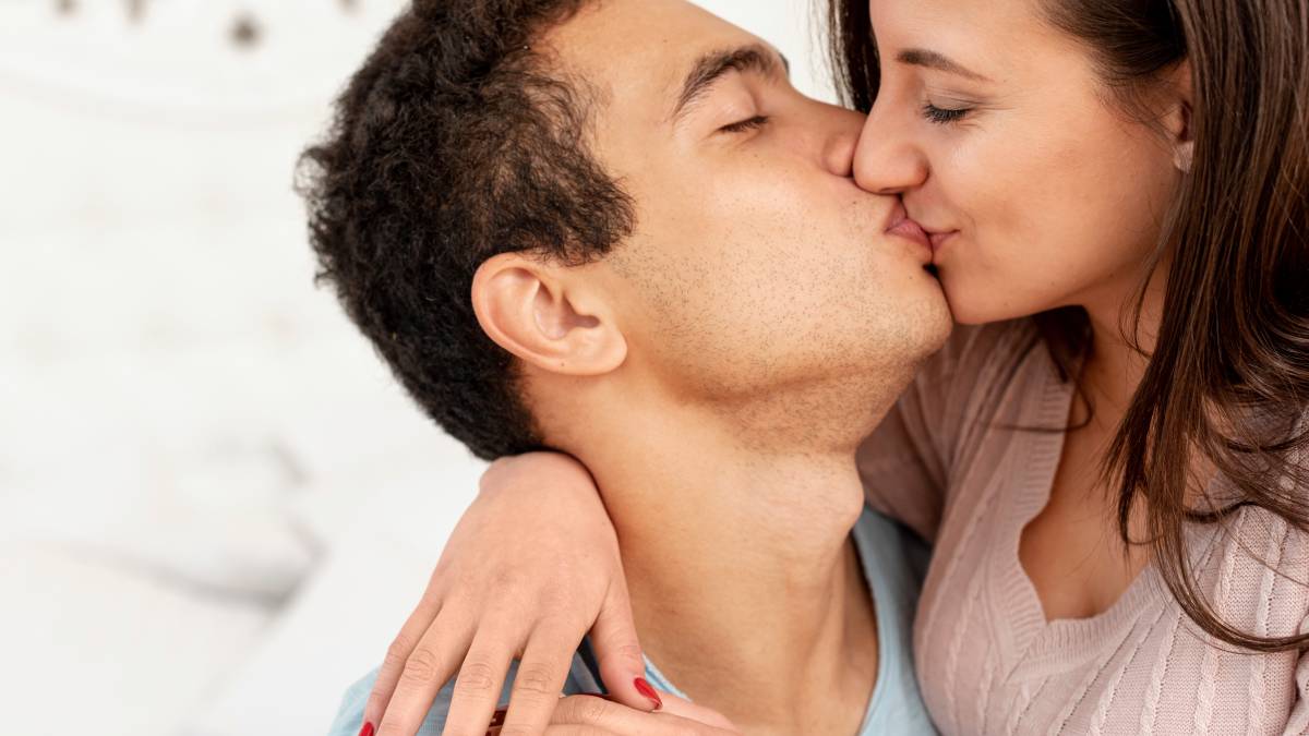 Fobia de beijar: Filemafobia Nem mesmo os filmes de romance podem quebrar o pavor que quem tem filemafobia sente ao beijar ou apenas se imaginar beijando alguém. A aversão é tanta que essas pessoas podem até sentir tremedeira, boca seca e enjoo.