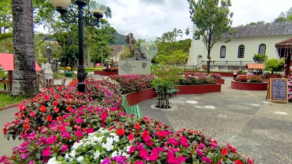 Pedra Azul, cafés coloniais e arquitetura típica fazem de Domingos Martins uma viagem inesquecível no Espírito Santo (Fotos: Reprodução/Youtube)
