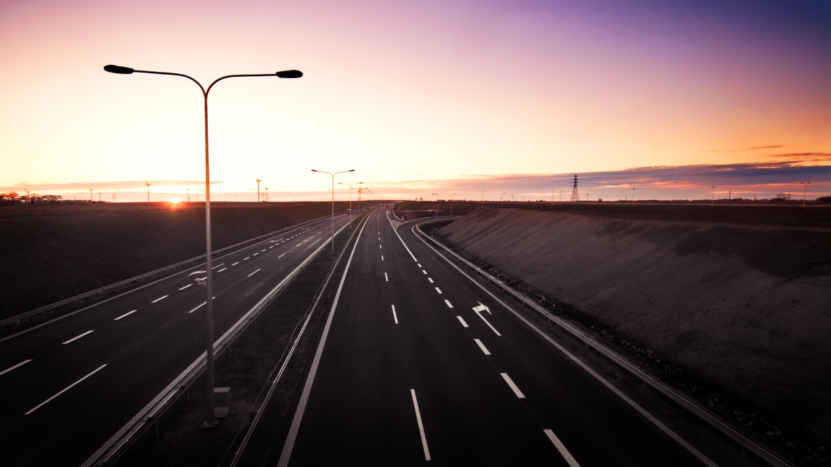 O princípio é simples: sempre que um carro passa sobre o cabo, ele envia um sinal, permitindo contar quantos veículos trafegam por ali