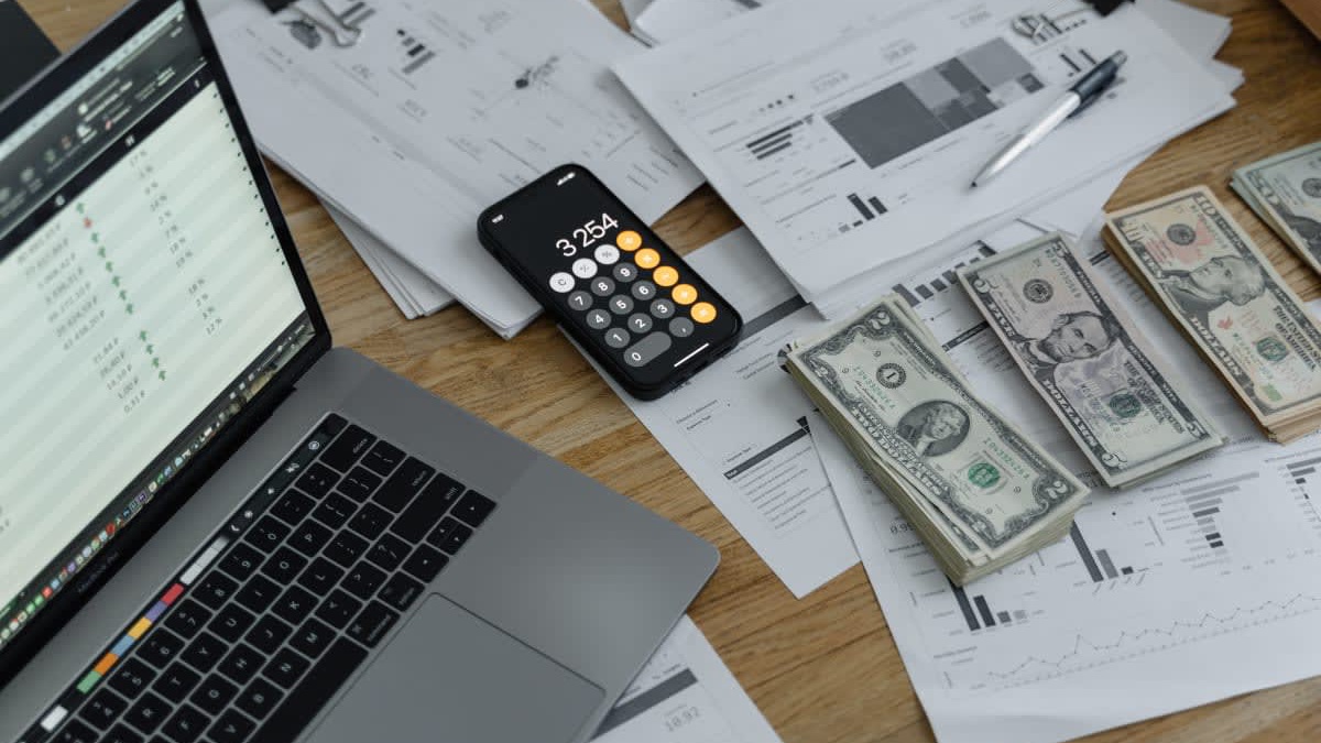 Conforme foi ganhando mais dinheiro, Becky foi investindo cada vez mais em seu negócio online. Imagem: Pexels