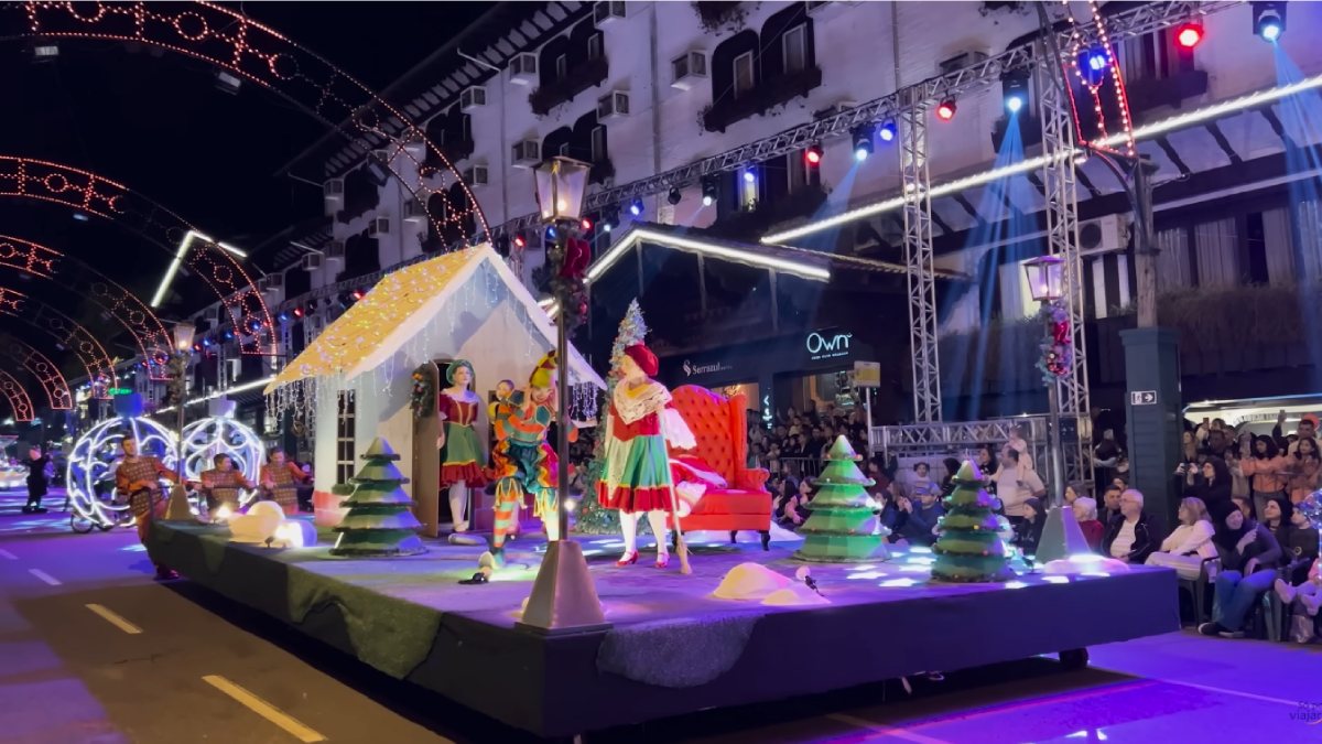 Gramado transforma o Natal em espetáculo com luzes, música e desfiles há 40 anos