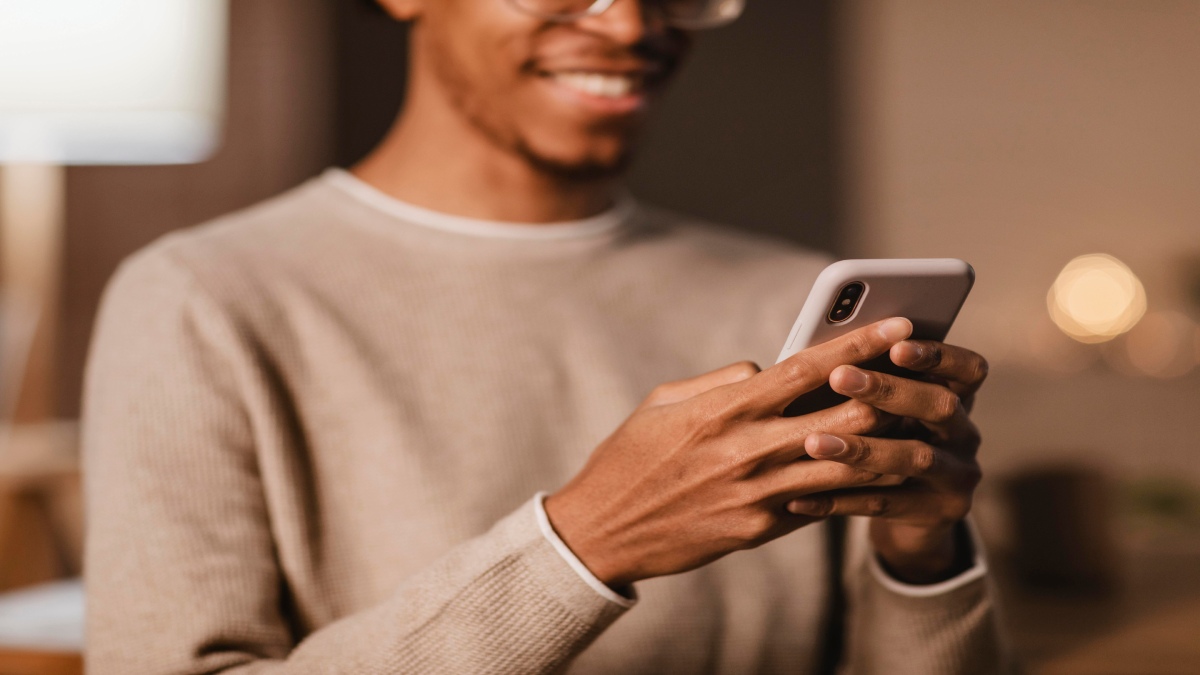 O recurso de nome de usuário foi identificado em versões beta e traz uma lógica simples: cada pessoa poderá registrar um identificador único, usado para iniciar conversas ou ligações sem revelar o número do telefone (Fotos: Freepik)