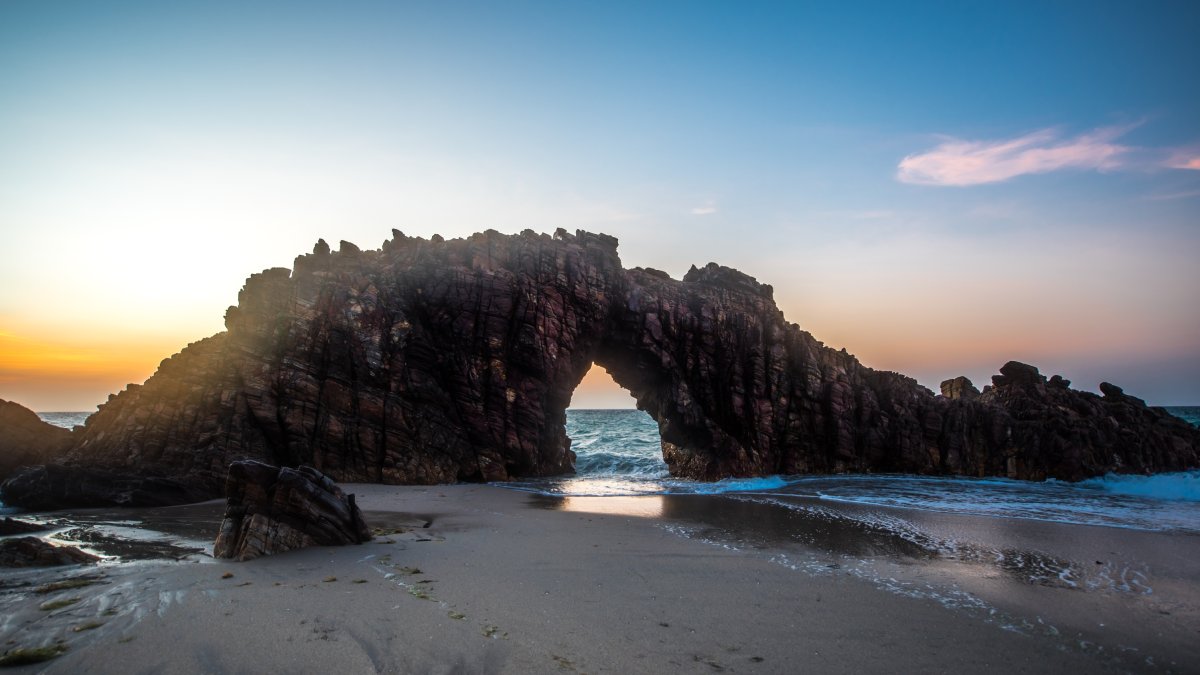 Jericoacoara (CE) Um dos mais belos destinos do nordeste brasileiro cobra, desde 2017, uma Taxa de Turismo Sustentável gerida pelo município de Jijoca de Jericoacoara. Em 2025 essa taxa tem o valor de R$ 41,50 e tem validade de até 10 dias de permanência. Caso o turista exceda os dias informados, ele deverá gerar outra taxa indicando o período excedente. Há isenção para laguna grupos como idosos e PCDs.