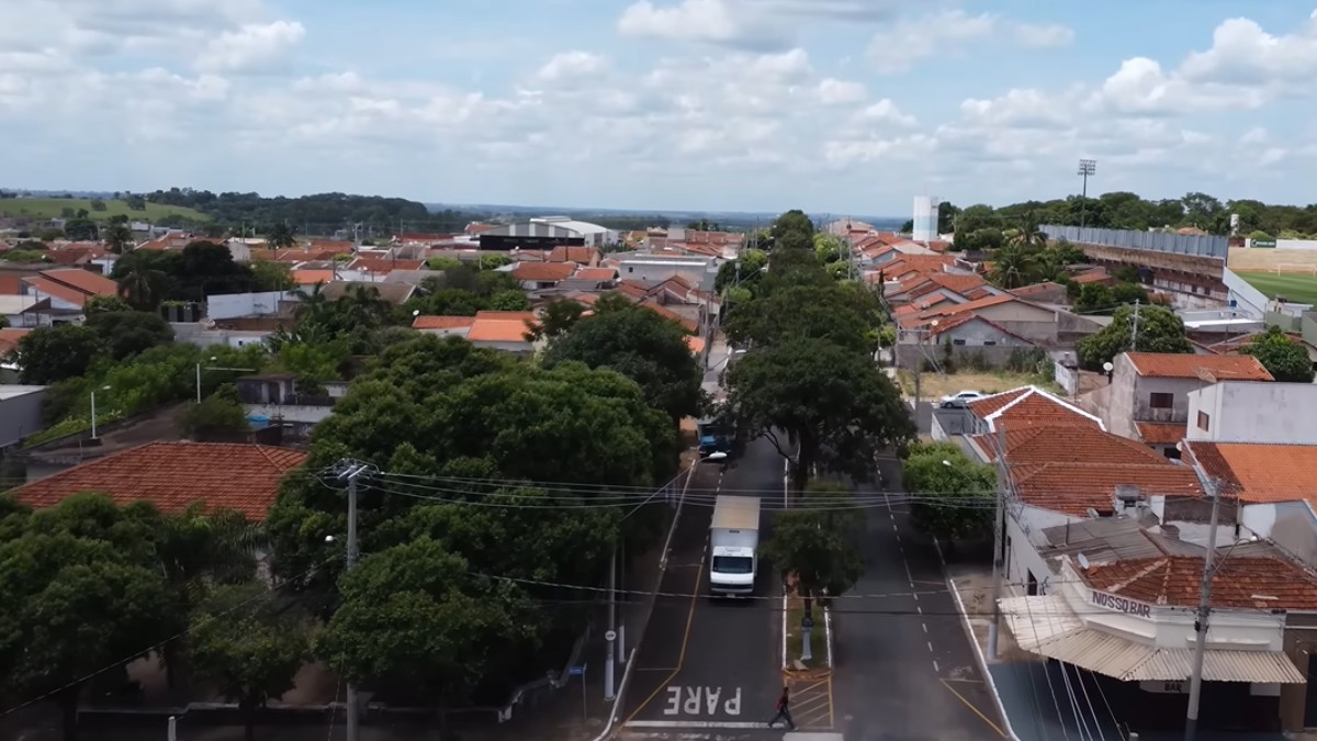 A origem de Mirassol remonta ao início do século XX, quando os primeiros desbravadores chegaram à região.