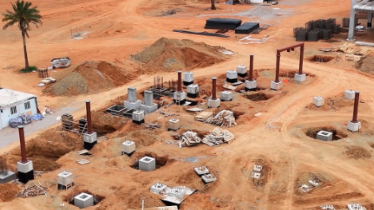 Terceira montanha-russa do parque, de modelo Mistral, começou a ser construída. /Fotos: Reprodução/Instagram