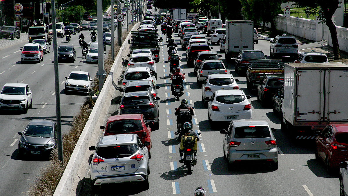 Segundo 'legislação esquecida, motociclistas profissionais precisam obter o Condumoto /Thiago Neme/Gazeta de S.Paulo