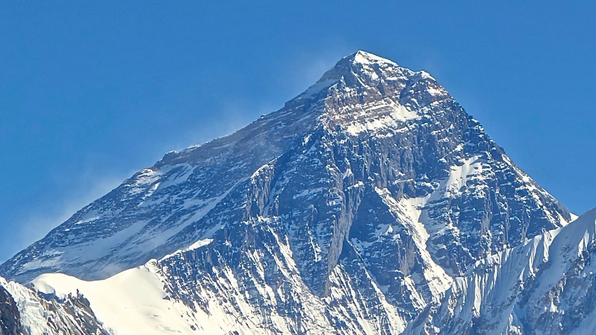 Fósseis marinhos encontrados no cume mostram que a montanha nasceu em águas rasas há mais de 400 milhões de anos (Foto: Rdevany/Wikimedia Commons)