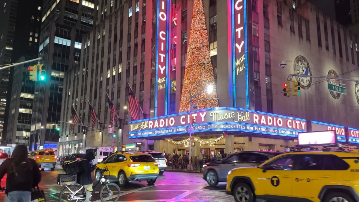 Da árvore do Rockefeller às vitrines da 5th Avenue, Nova York entrega o Natal cinematográfico perfeito